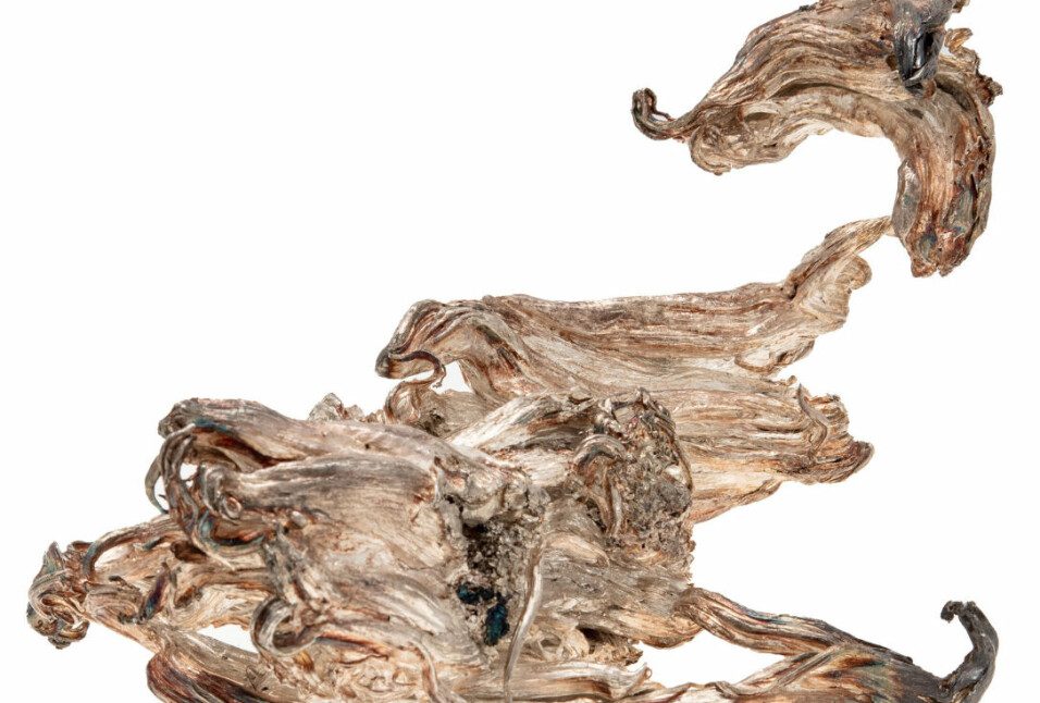 Sølvstuff som ser ut som en drage